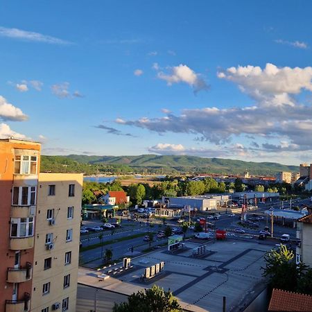 Central Modern View Ap Ramnicu Valcea Exterior photo