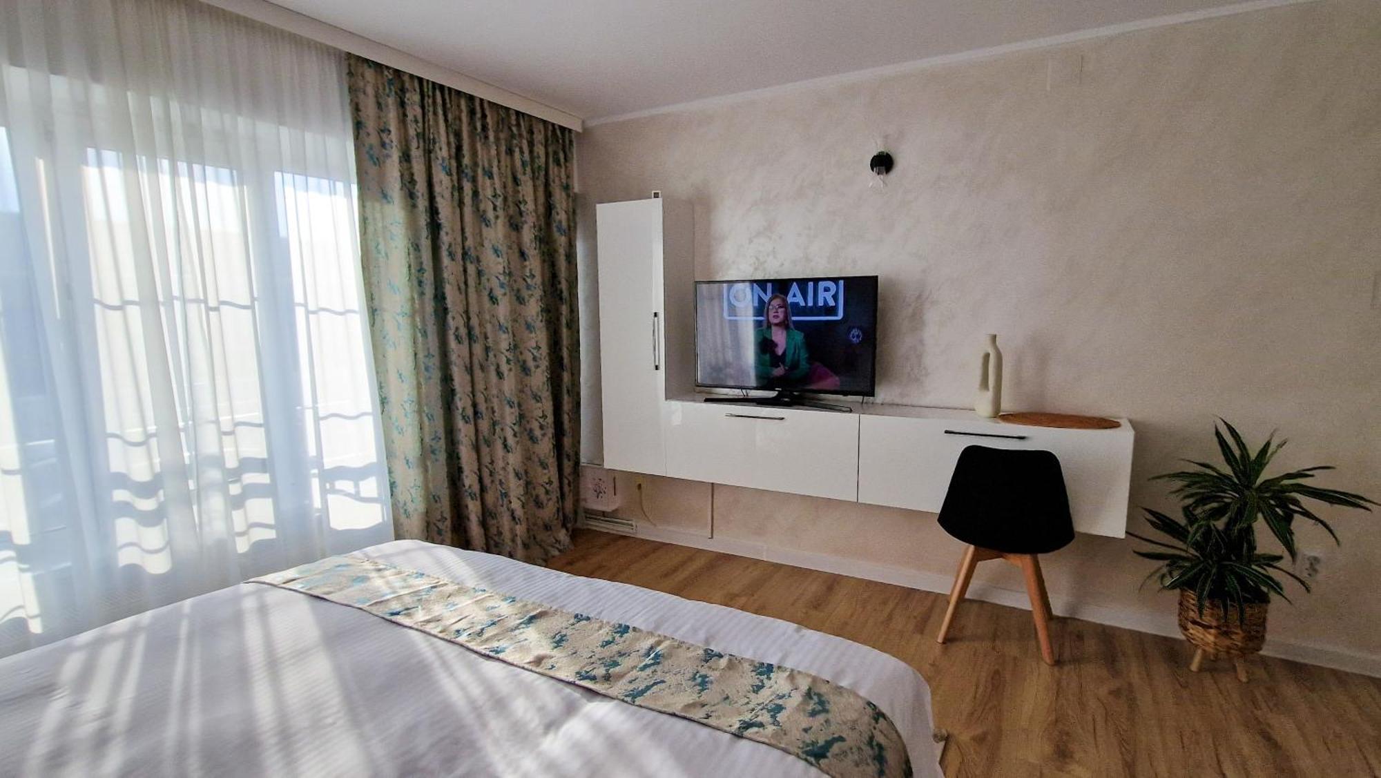 Central Modern View Ap Ramnicu Valcea Exterior photo