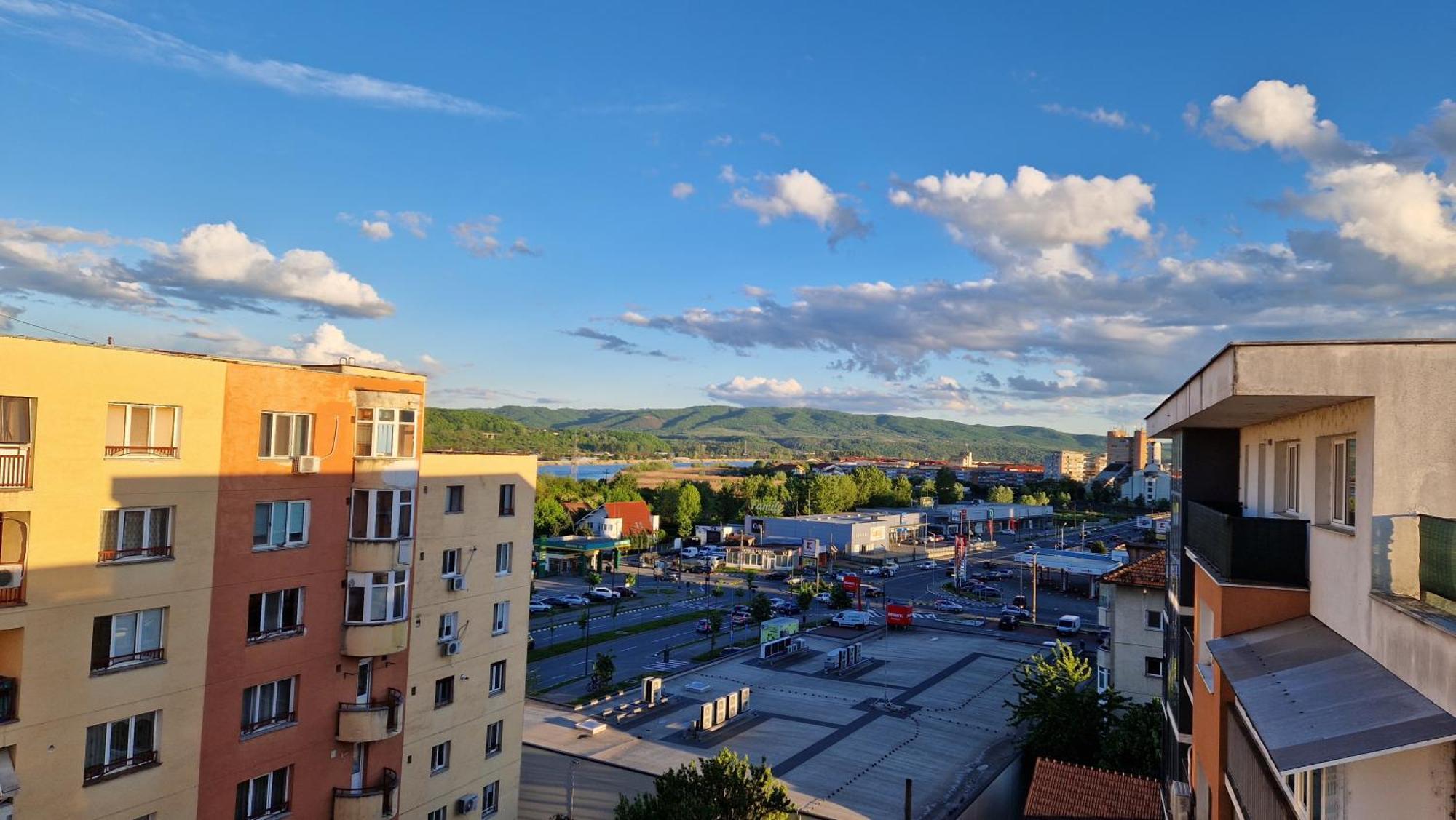 Central Modern View Ap Ramnicu Valcea Exterior photo